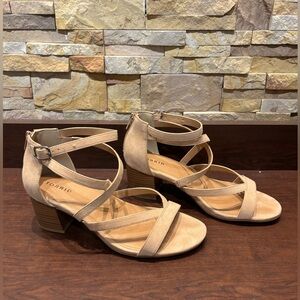 Women’s Size 11 Torrid Nude Block Heel. LIKE NEW!